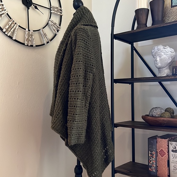 VENUS Cardigan - Picture 4 of 9